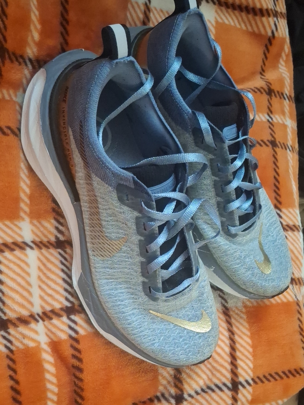 Womens Size 9 NIKE INVINCIBLE RUN 3